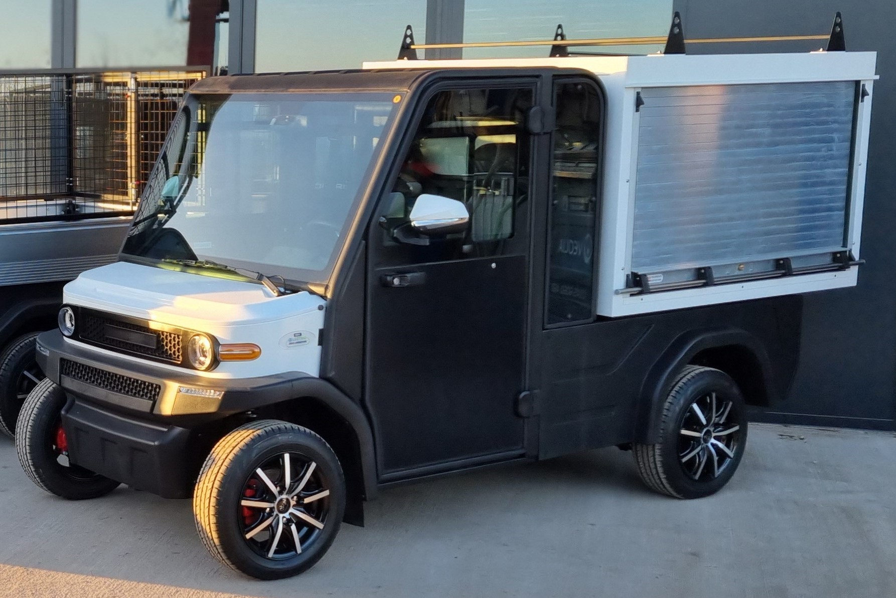 AMP XL Electric Utility Vehicle - Image 6