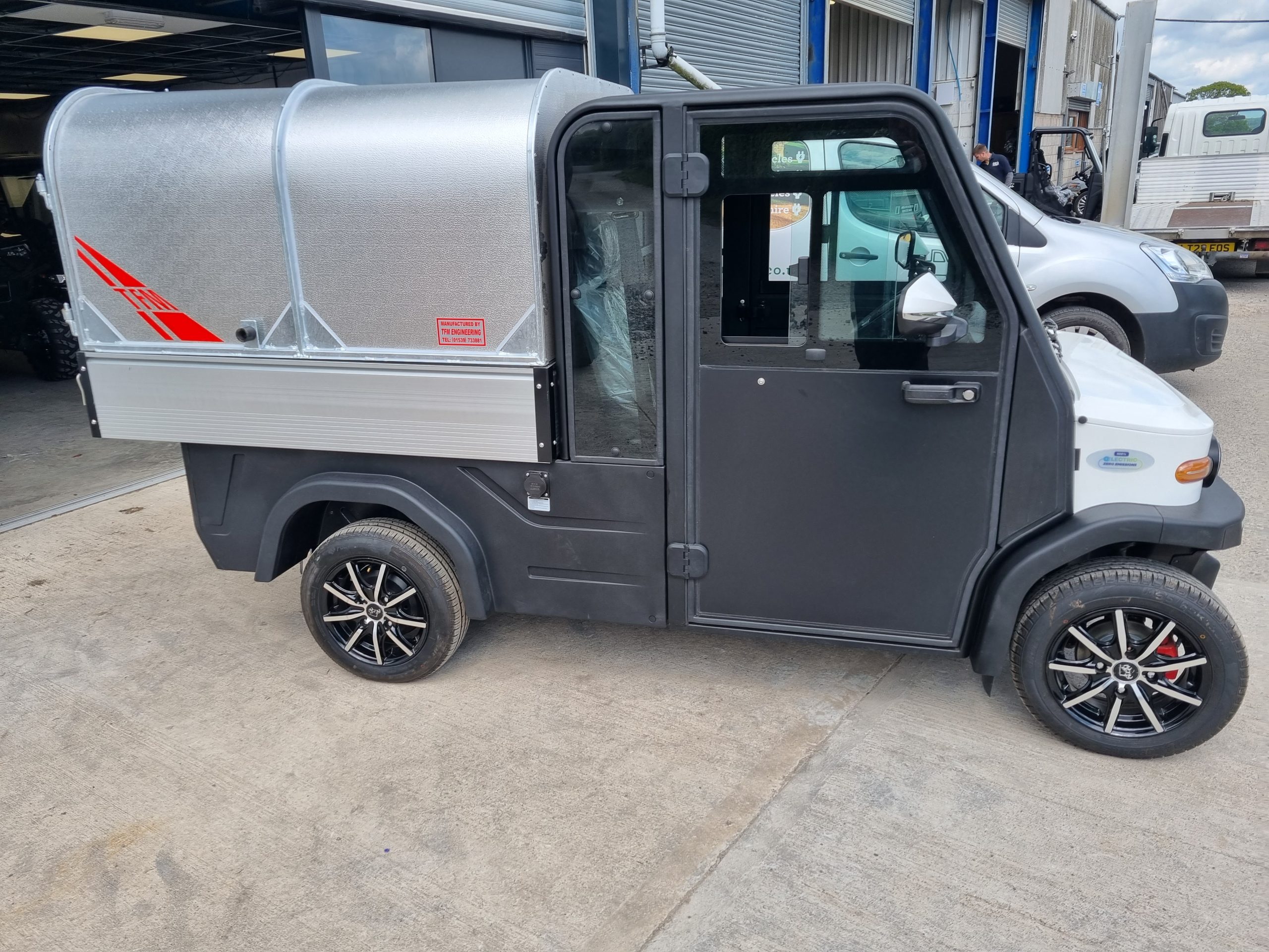 AMP XL Electric Utility Vehicle - Image 5