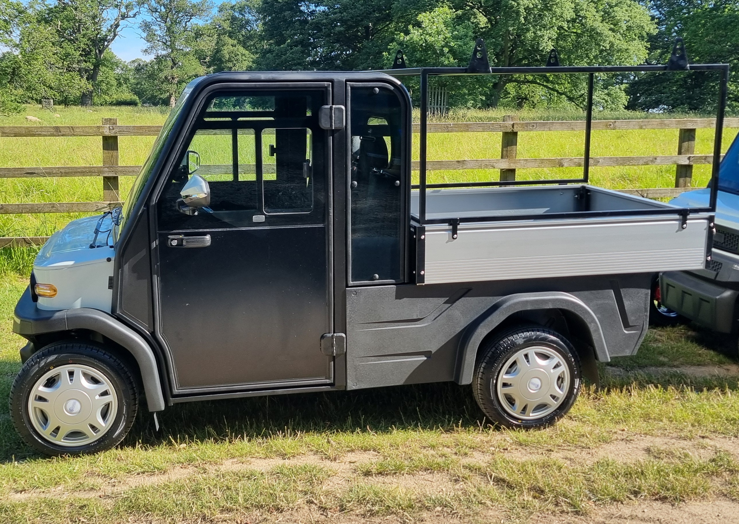 AMP XL Electric Utility Vehicle - Image 4