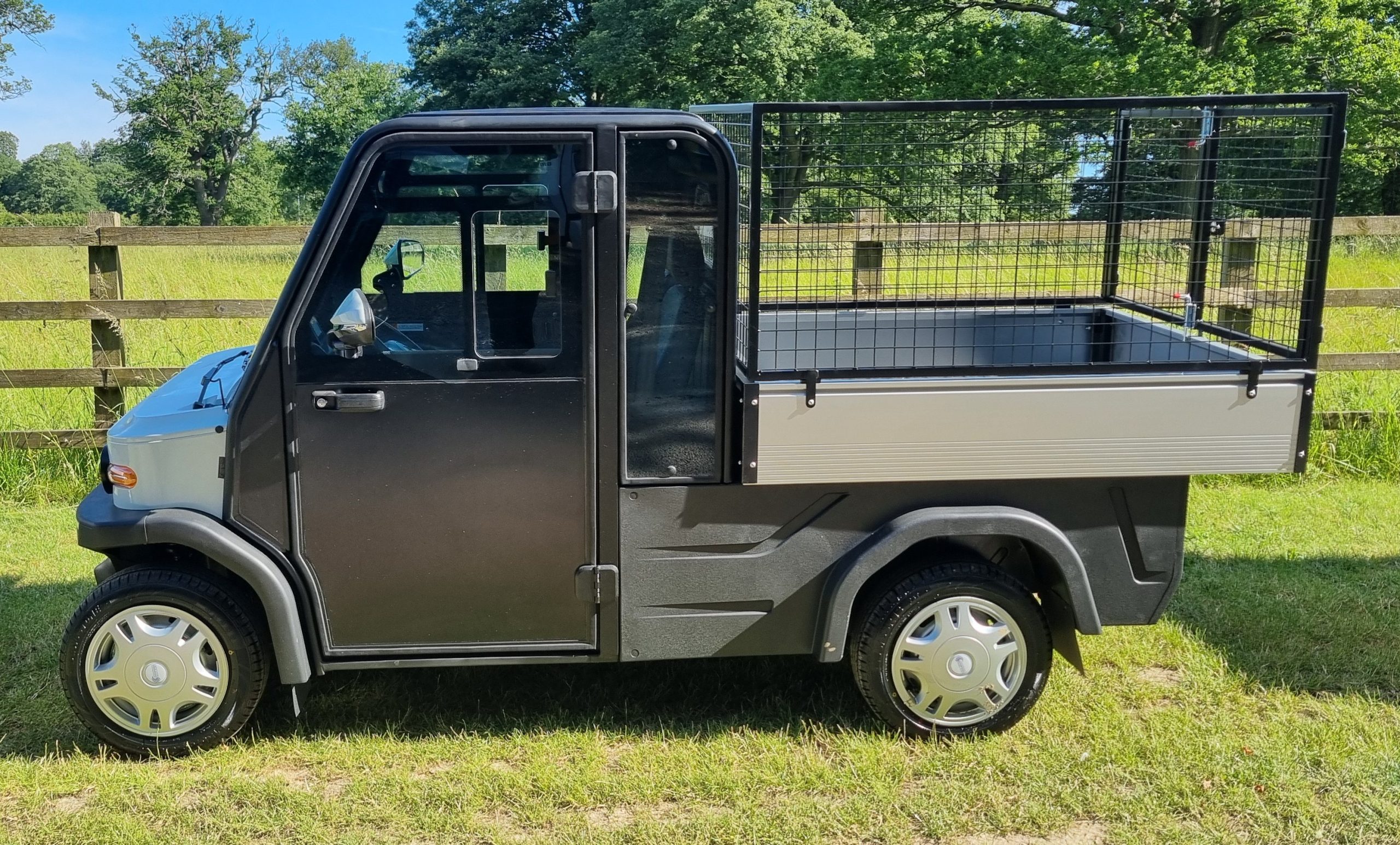 AMP XL Electric Utility Vehicle - Image 3