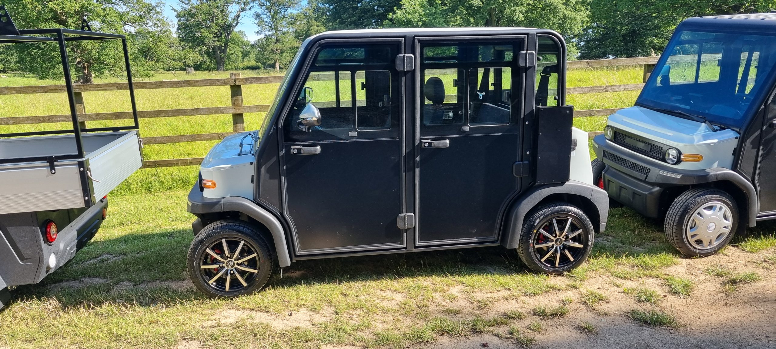 AMP 6-Seat Passenger Vehicle - Image 6